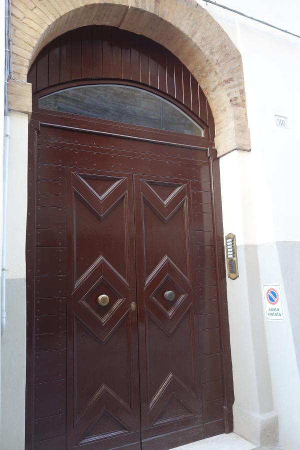 Central- Views - Air Conditioning - Easy Parking -Self Check In بيرودجا المظهر الخارجي الصورة